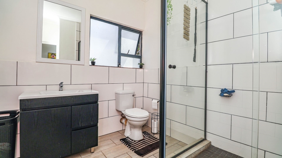 Commercial Property for Sale in Rondevlei Western Cape